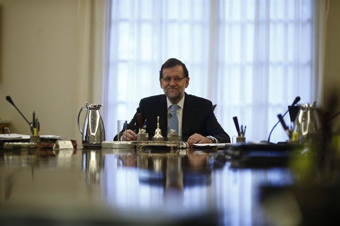 Rajoy preside el Consejo de Ministros para recurrir la resolución