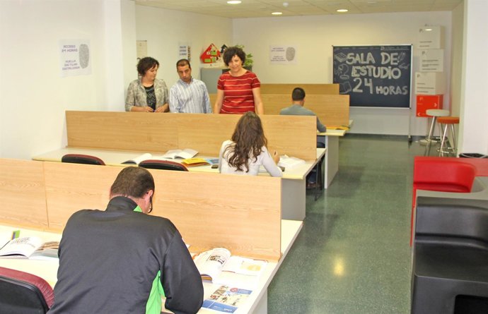 Sala de estudio, biblioteca, exámenes, estudiantes