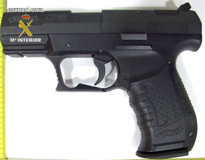 El arma incautada a los asaltantes