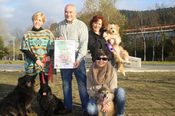Presentación del desfile canino solidario