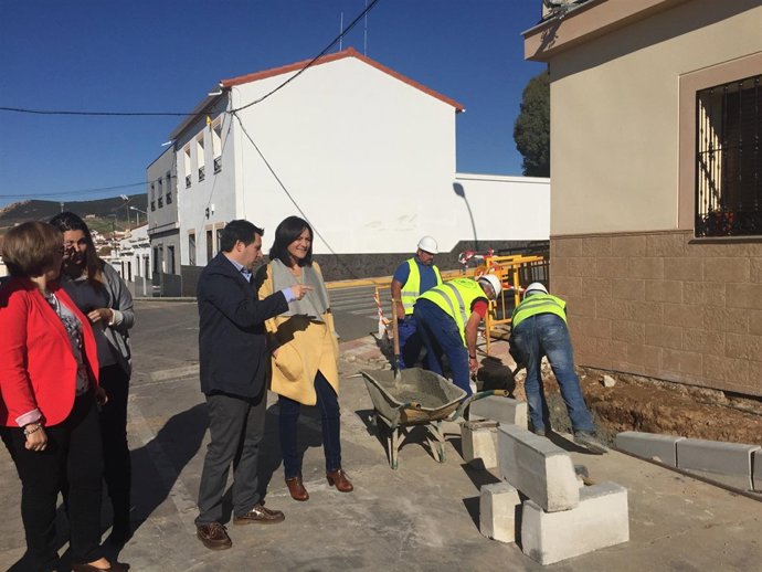 Expósito y Crespín (centro) en la visita a las obras