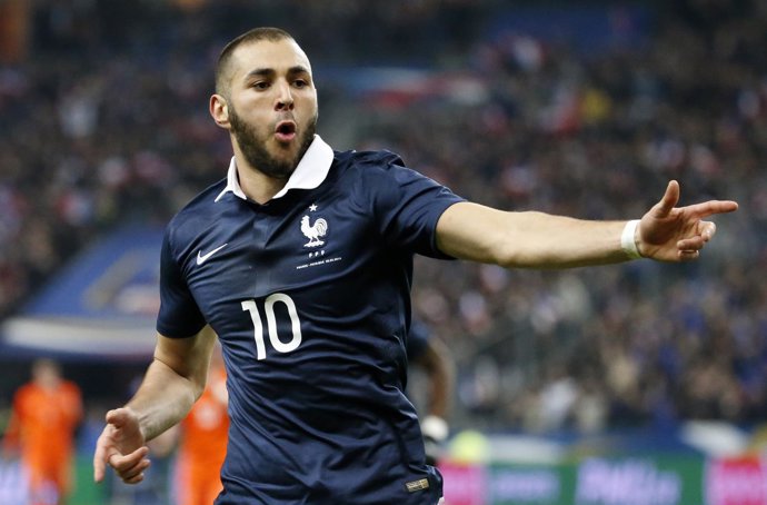 Benzema celebra su gol con Francia