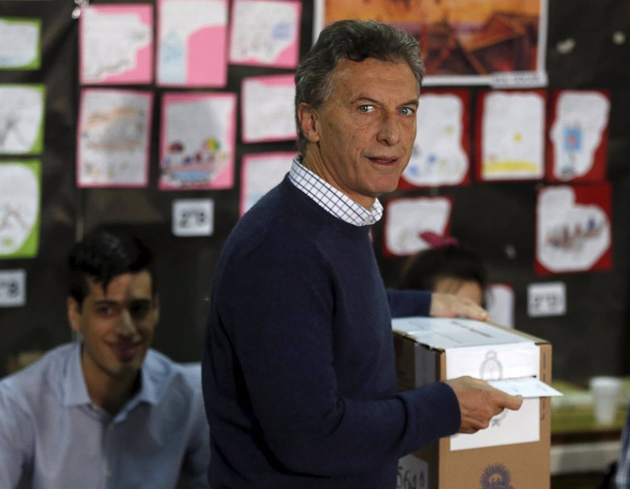 Mauricio Macri, presidential candidate of Cambiemos (Let's Change) casts his bal
