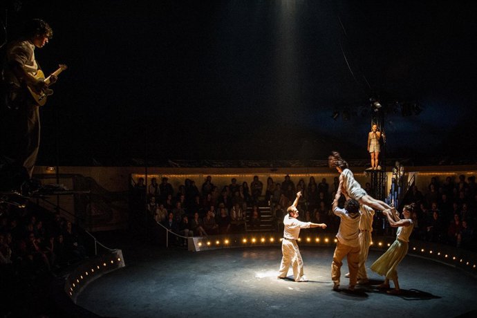 Ocho artistas y diferentes animales forman parte del espectáculo de Baró d'Evel