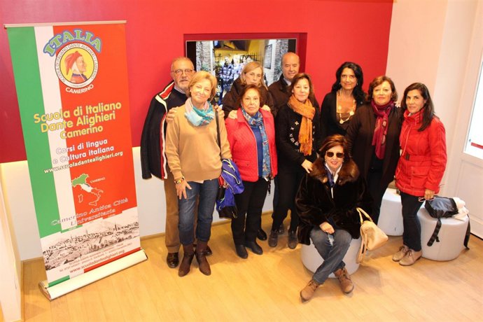 Mayores en la Scuola Dante Alighieri con vicerrectora de la UPO Pilar Rodríguez