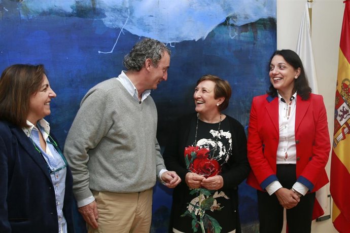 La consejera de Sanidad recibe al presidente del Colegio de Médicos