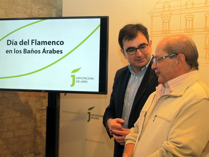 Pérez (i) y Valera presentan la actuación con motivo del Día del Flamenco.