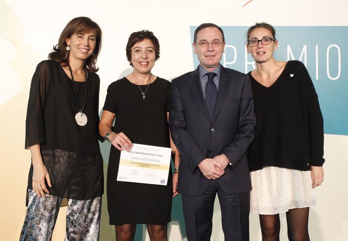 Entrega Beca SEOM-Font Vella a la doctora Isabel Manuela Álvarez López