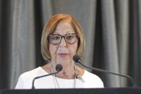 Educación confirma una revisión de becas autonómicas