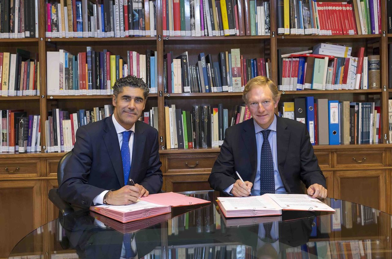 Recio Crespo y Alberto Plaza suscriben el convenio