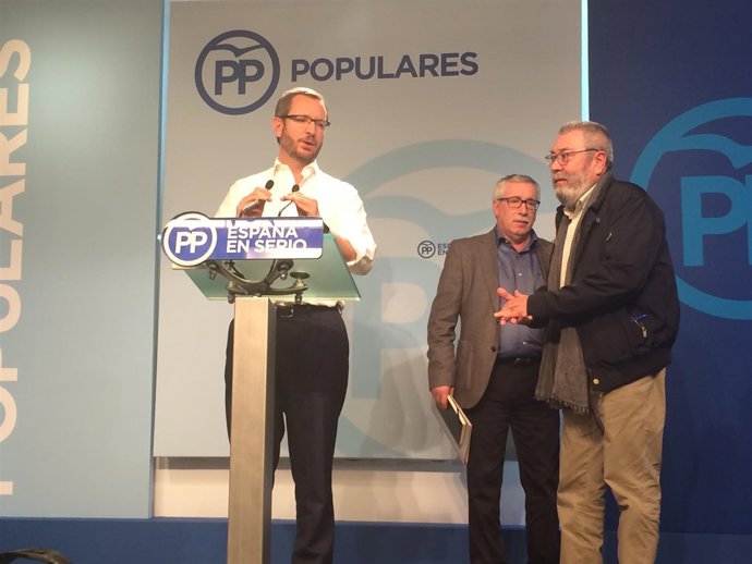 Javier Maroto (PP) con Cándido Méndez (UGT) y Ignacio Fernández Toxo (CCOO)