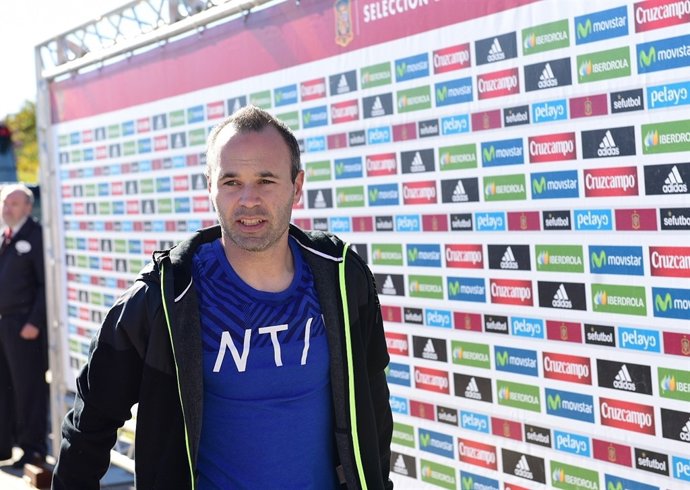 Andres Iniesta   a su llegada a la concentracion con la seleccion 