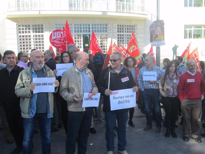 Concentración sindical en apoyo a Ángel González