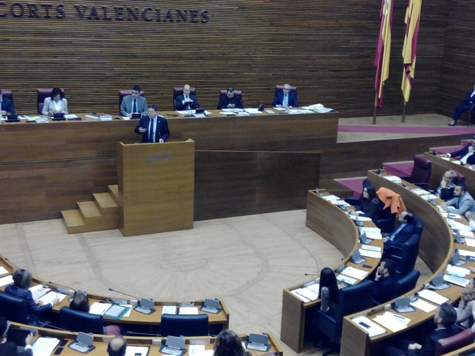 Puig en la tribuna de las Corts