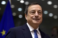 Draghi avisa a Cameron de que "el Tratado es muy claro que la única moneda de la Unión es el euro"