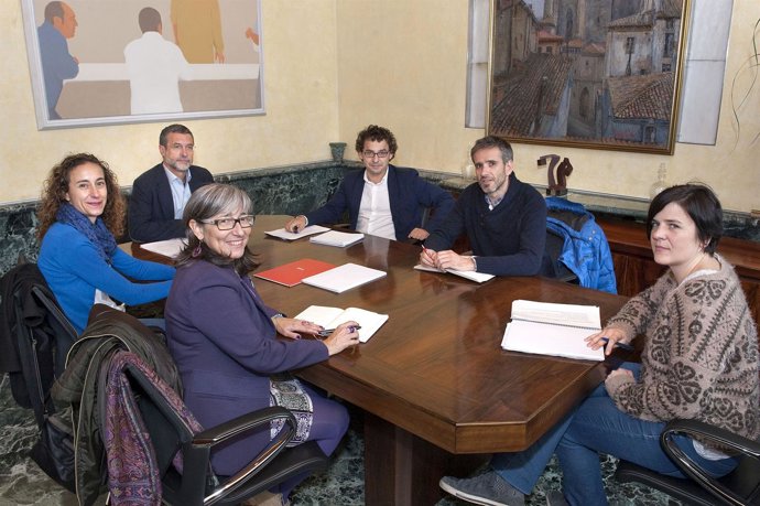 Reunión de Miguel Laparra con entidades sociales