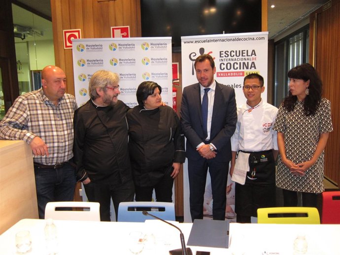 Presentación de los dos ganadores de los concursos de tapas