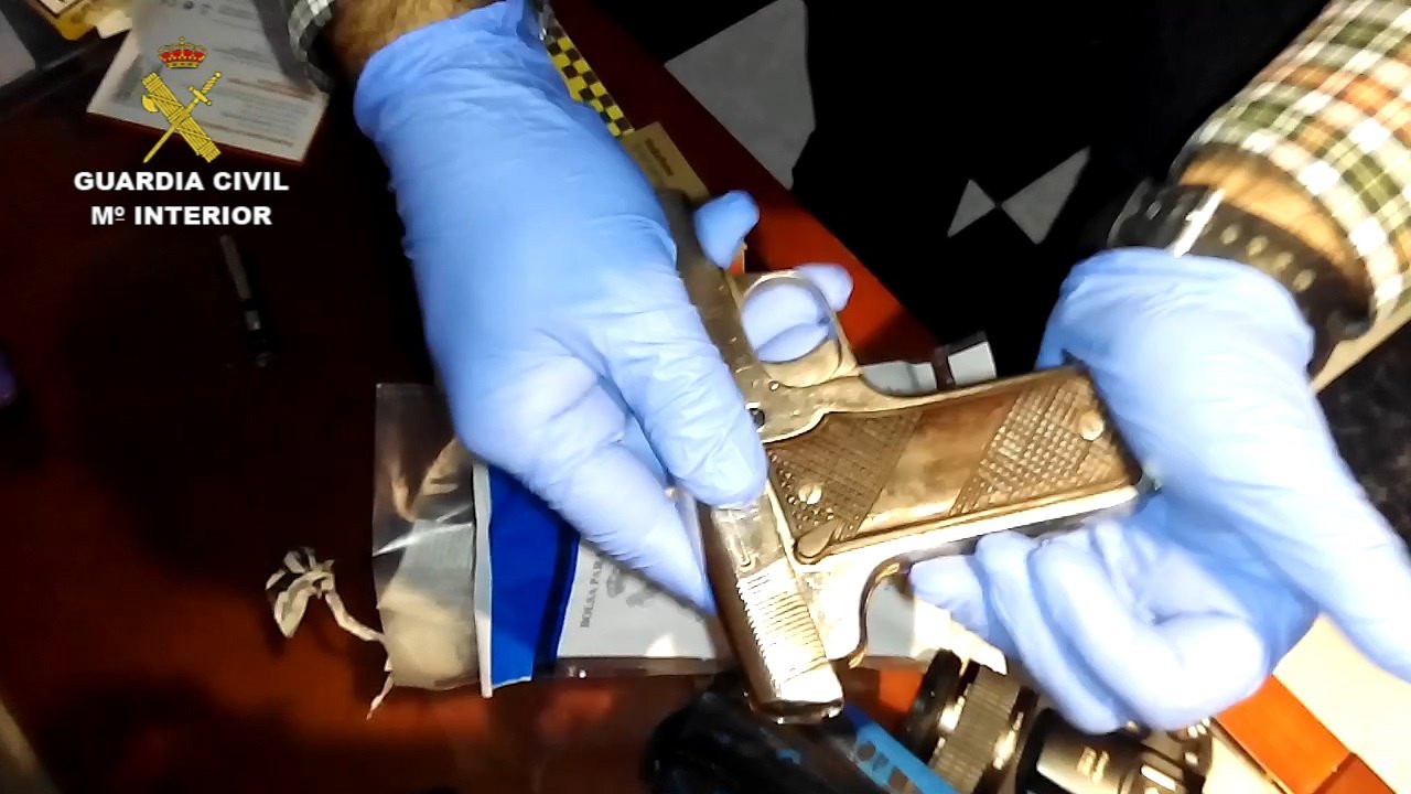 Parte del material incautado durante la operación 'Saphone' en Salamanca