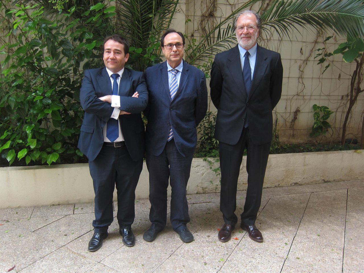 Illueca, Soler y Carbonell posan antes de su reunión