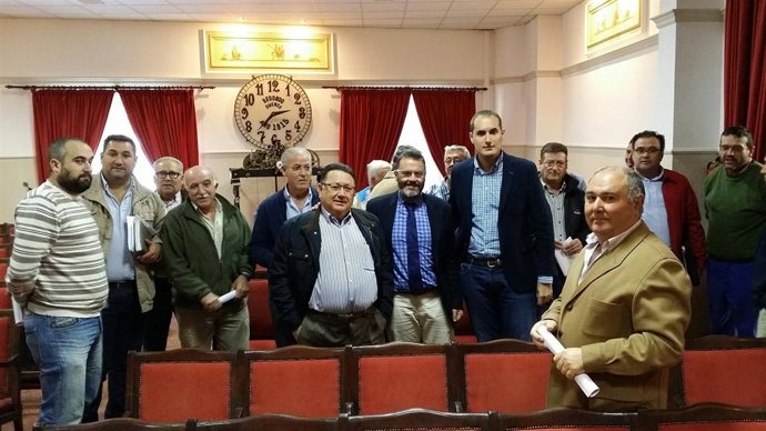 Reunión del delegado de Fomento y vivienda con empresarios de Arjona.