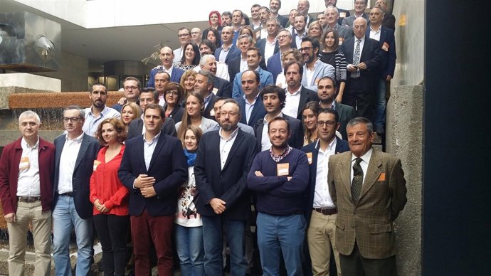 El presidente de Ciudadanos, Albert Rivera, con candidatos al Congreso
