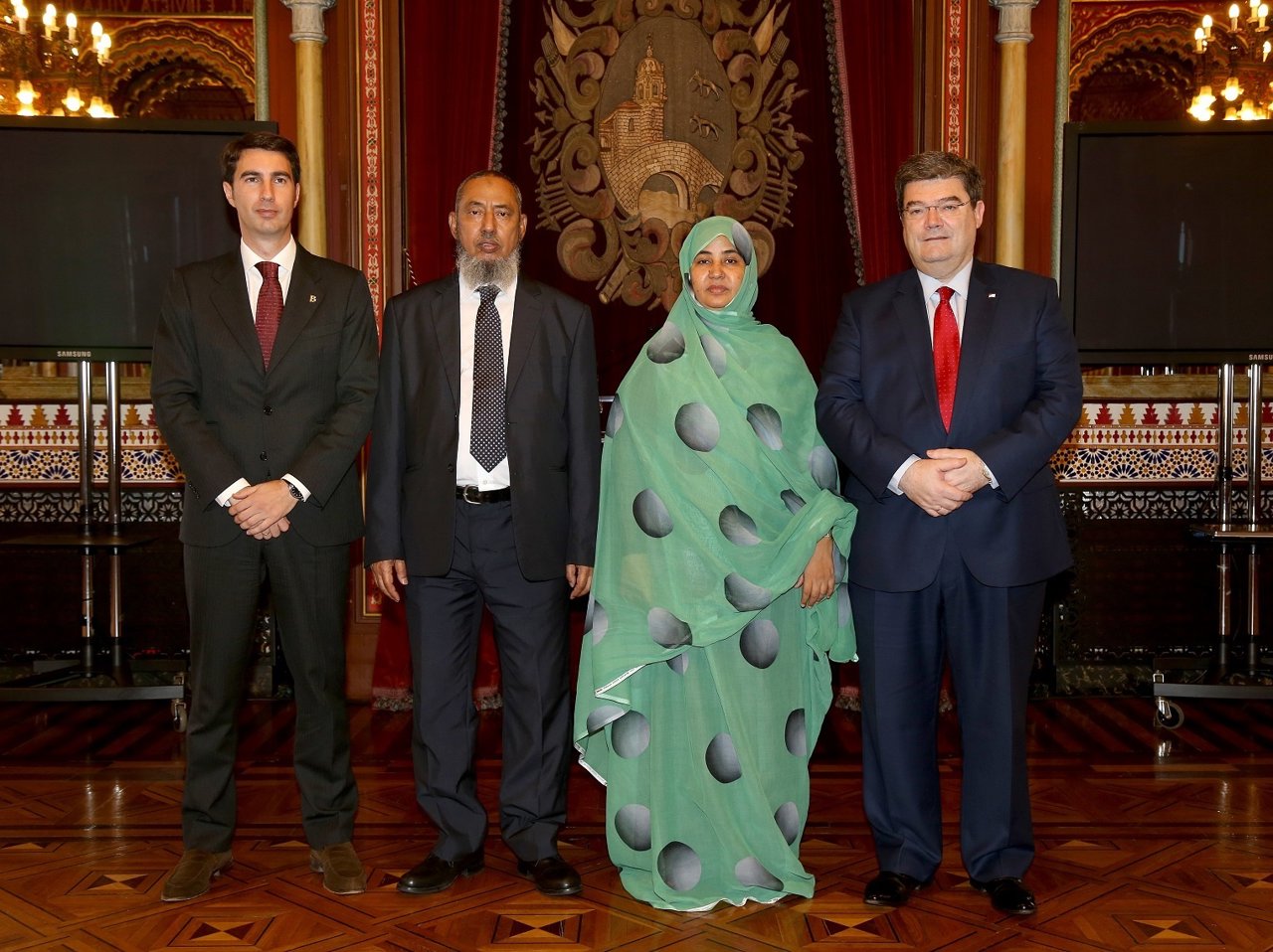 Aburto con la alcaldesa de la capital de Mauritania