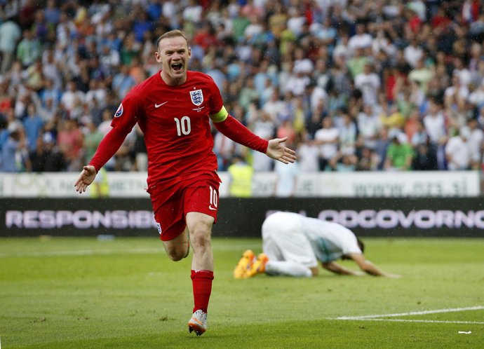 Rooney mantiene firme a Inglaterra