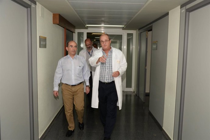Roberto Moreno visitando las Urgencias del Hospital Insular de Gran Canaria