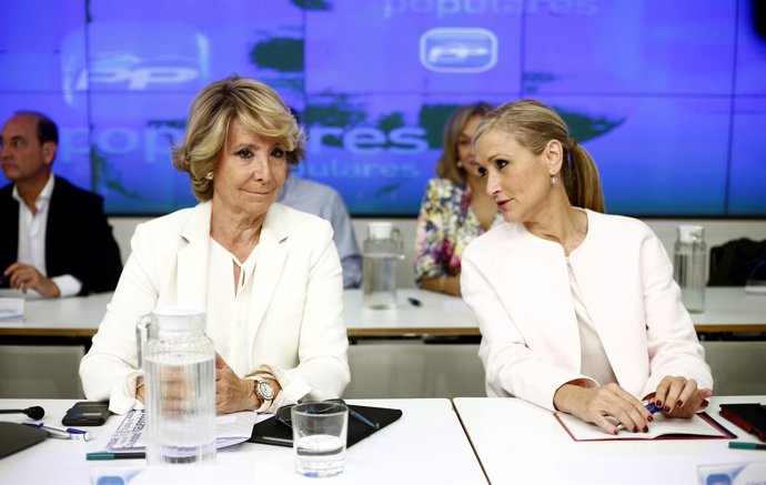 Esperanza Aguirre y Cristina Cifuentes en el PP regional de Madrid