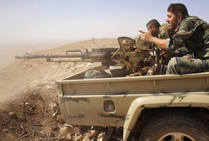Peshmerga kurdos sobre una camioneta
