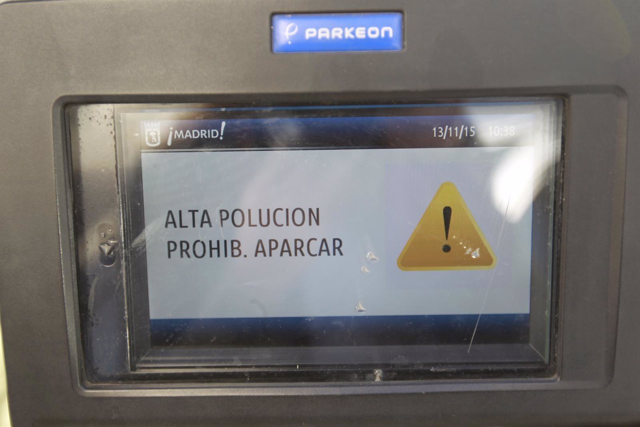 Los parquímetros de Madrid muestran la señal Alta contaminación