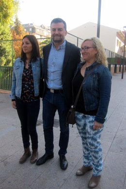 Maíllo, junto a Ana Manuela Jiménez (i) y Marisol Gutiérrez.