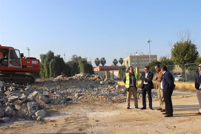Demolición de los depósitos del Parque Norte de Alcalá de Guadaíra.