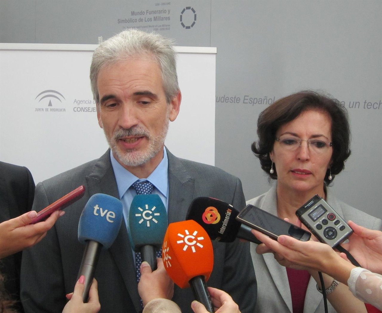 El consejero de Salud, Aquilino Alonso, y la delegada Gracia Fernández