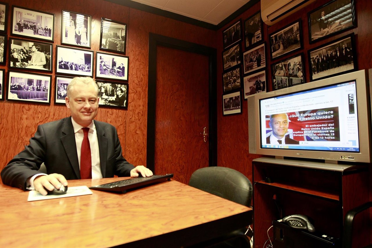 El embajador del Reino Unido en España, Simon Manley, en un encuentro digital