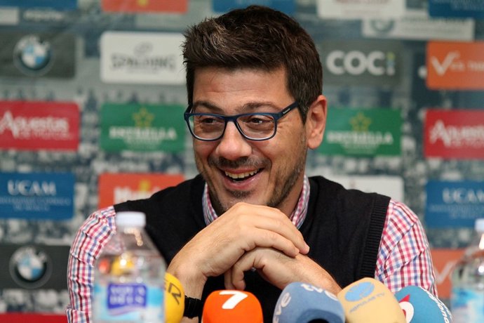 Katsikaris Entrenador del Murcia Baloncesto 