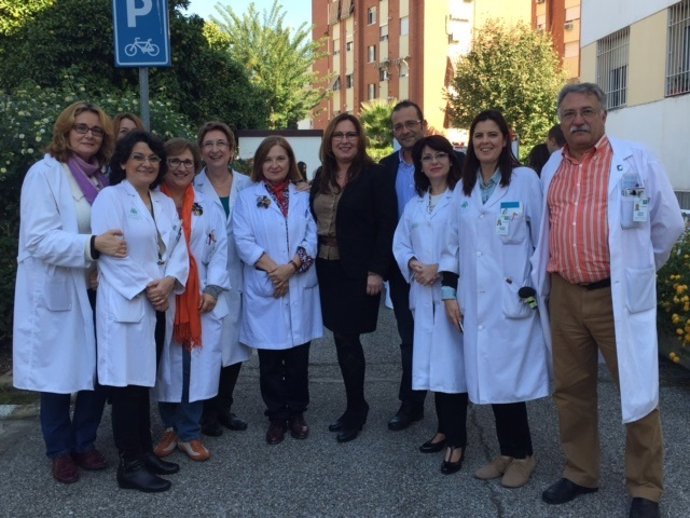 La delegada de Salud, Luna, con otros resposables sanitarios del Centro de Salud