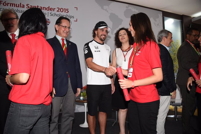 Fernando Alonso entrega Becas del Banco Santander en Brasil
