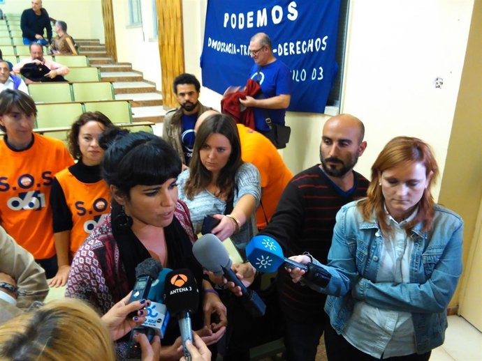 Teresa rodríguez podemos málaga carteros del cambio mitin 