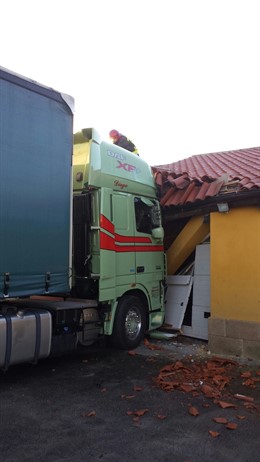 Fallecido al quedar atrapado entre un camión y una construcción 