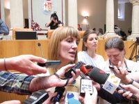 Presidenta Parlamento regional condena el atentado terrorista de París y muestra su "solidaridad" con las víctimas