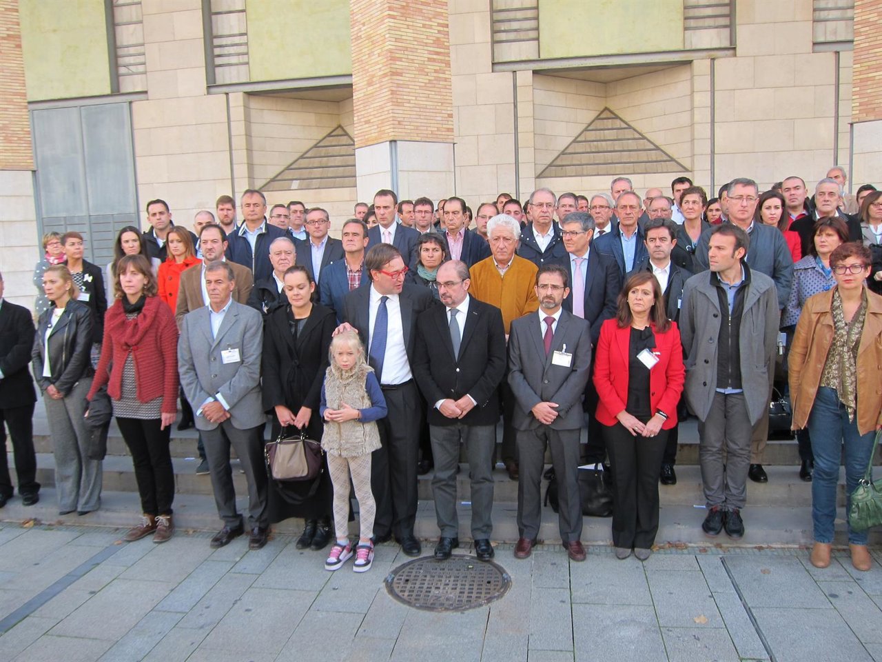Minuto de silencio por los atentados de París