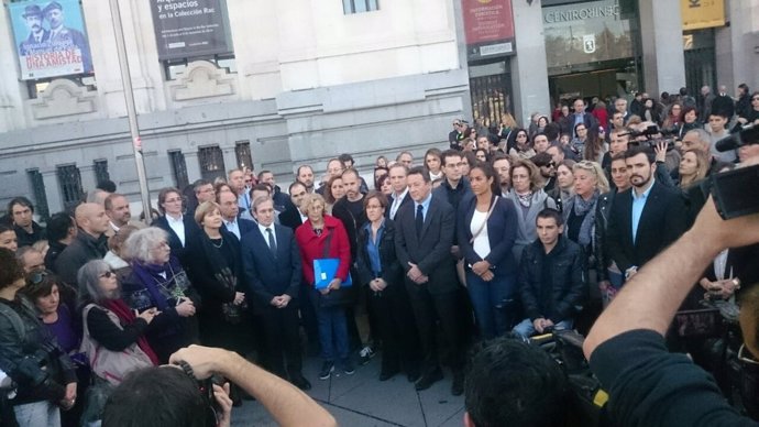 Minuto de silencio en el Ayuntamiento de Madrid por los atentados de París