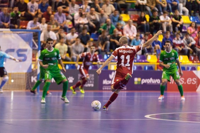 Miguelín, jugador de ElPozo Murcia, en un partido ante Antequera