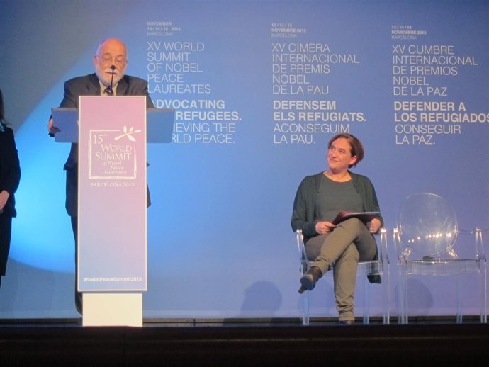 Arcadi Oliveres y la alcaldesa de barcelona, Ada Colau