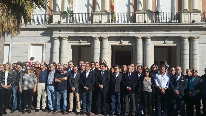 Concentración atentados París en Huelva