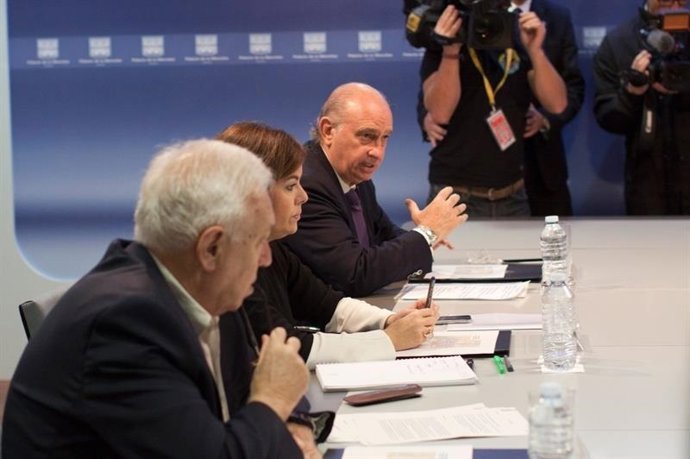 Reunión de coordinación del Gobierno tras los atentados de París, en la Moncloa