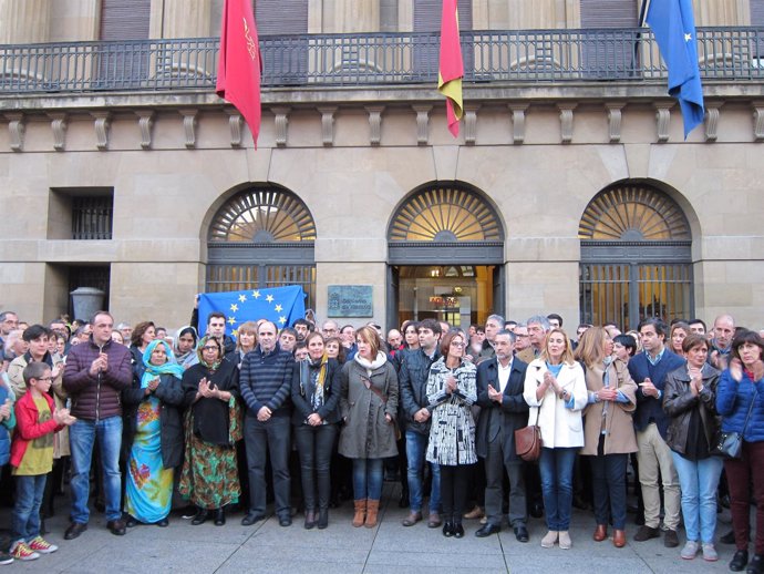 Concentración en Pamplona contra los atentados de París