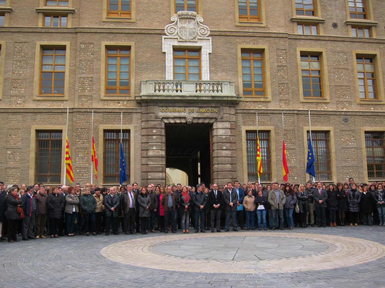 Minuto de silencio por los atentados de París.