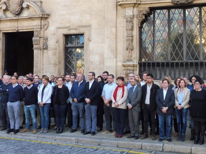 Minuto de silencio en Cort